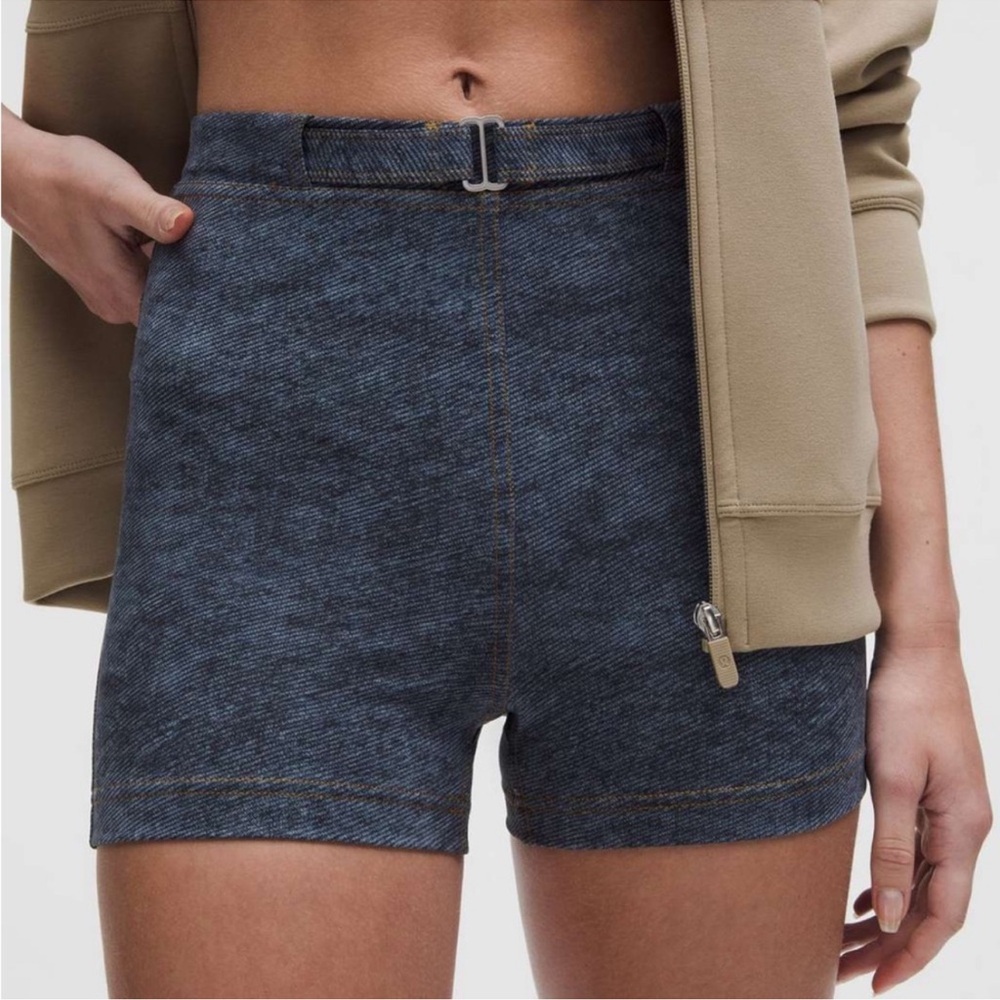 NEW Lululemon Everlux Denim Print Short 3 inch Dreams Stone Twill Club Blue Sz 4